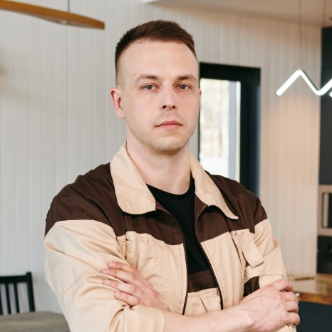 Marek J.